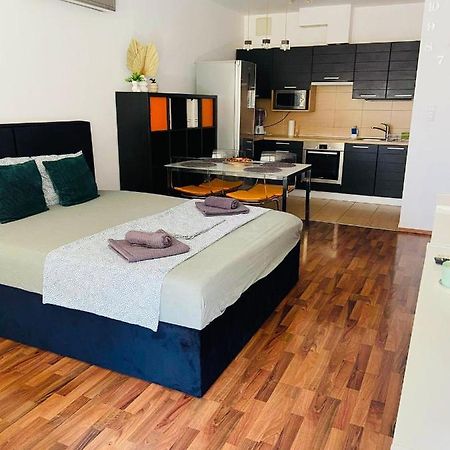 Corvin Boutique Apartment Parking In The Plaza Budapeste Exterior foto