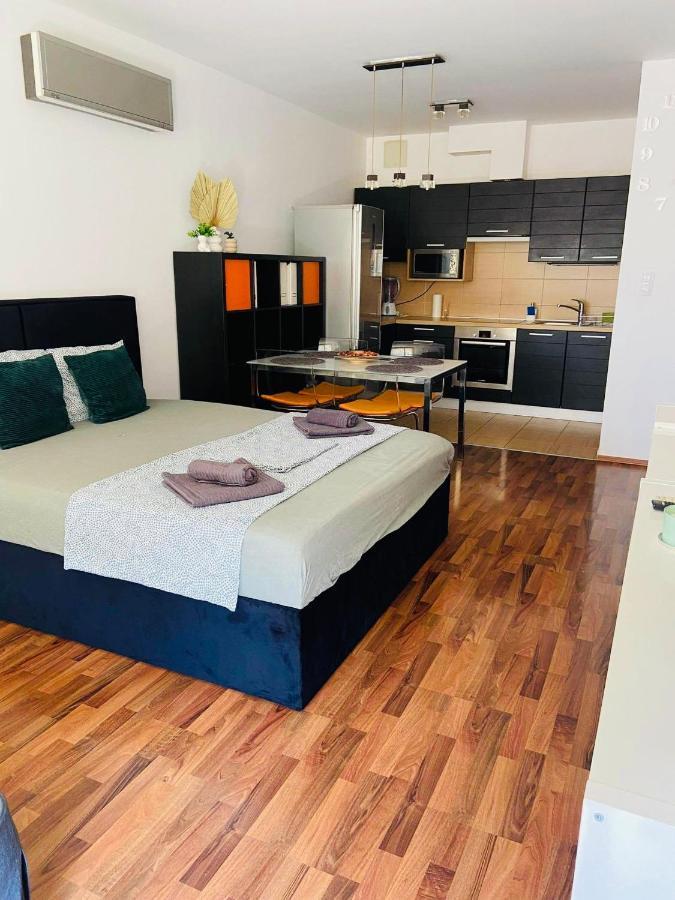 Corvin Boutique Apartment Parking In The Plaza Budapeste Exterior foto